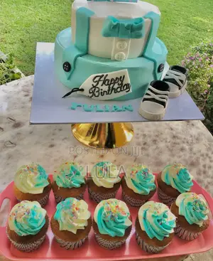 Photo - Birthday Cake 3kg and 10 Cupcakes