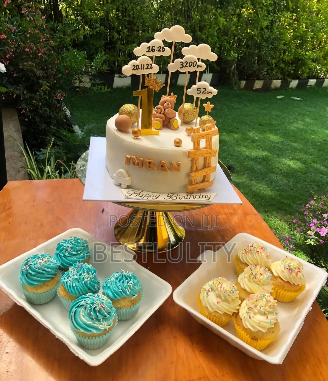 Birthday Cake 2kg and 10 Cupcakes