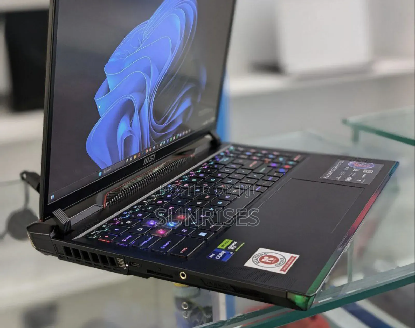 New Laptop MSI Raider GE76 12UGS 32GB Intel Core I9 SSD 1T