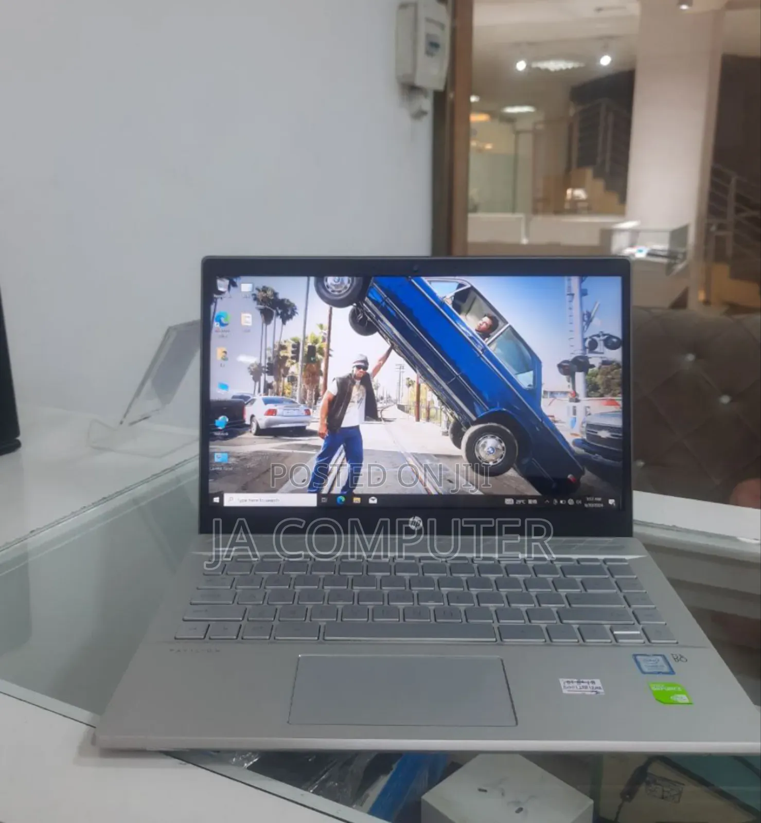 New Laptop HP Pavilion 15 8GB Intel Core I5 SSHD (Hybrid) 750GB