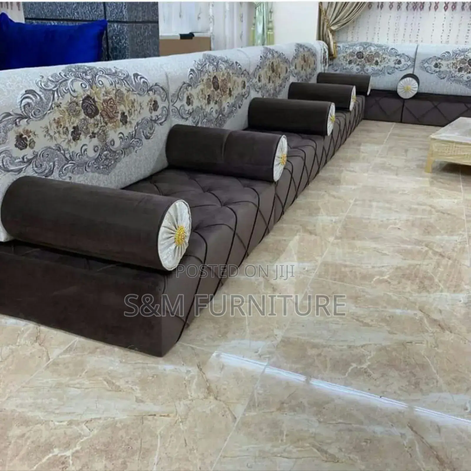 Decorative Arabian Majlis With 25 Cm Bonded Thickness.