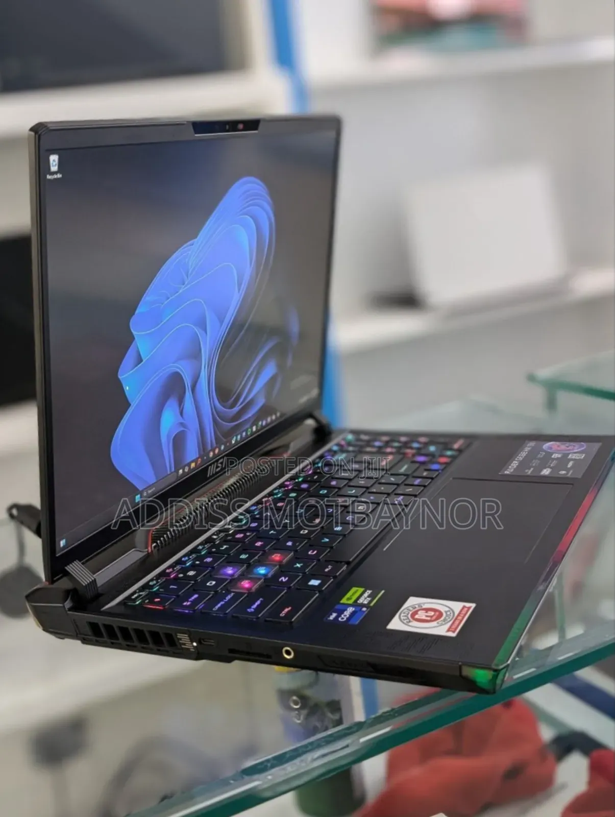 New Laptop MSI Raider GE76 12UGS 32GB Intel Core I9 SSD 1T