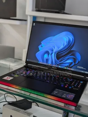 New Laptop MSI Raider GE76 12UGS 32GB Intel Core I9 SSD 1T
