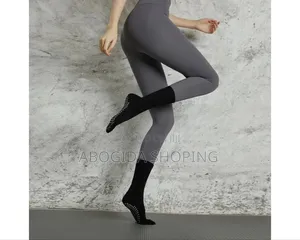 High Elastic Non-slip Yoga Socks In Black