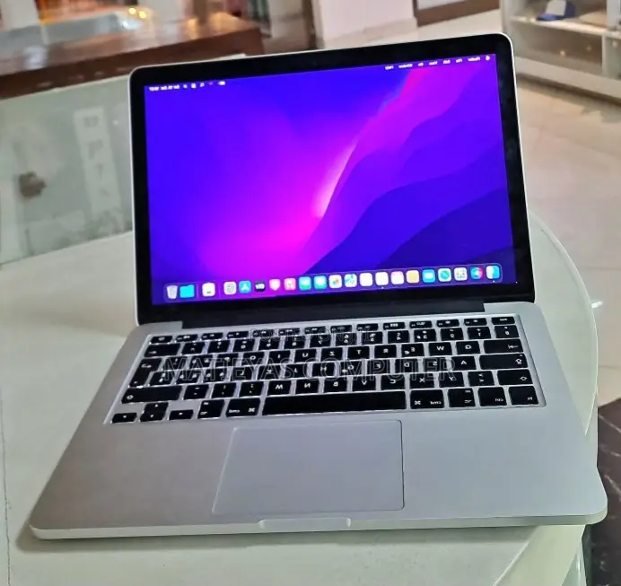 New Laptop Apple MacBook Pro 2015 8GB Intel Core I5 SSD 256GB