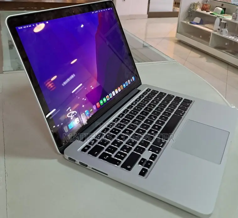 New Laptop Apple MacBook Pro 2015 8GB Intel Core I5 SSD 256GB