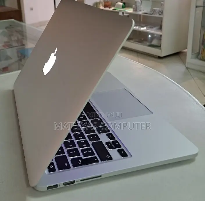 New Laptop Apple MacBook Pro 2015 8GB Intel Core I5 SSD 256GB
