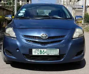 Photo - Toyota Yaris 2007 Gray