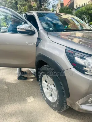 Toyota Hilux 2017 Gray
