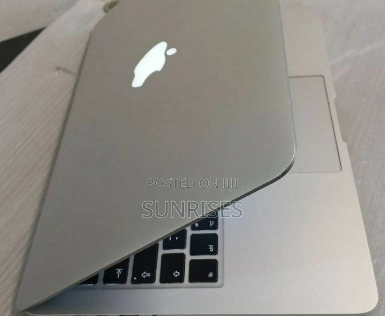 New Laptop Apple MacBook Pro 2015 8GB Intel Core I5 SSD 256GB