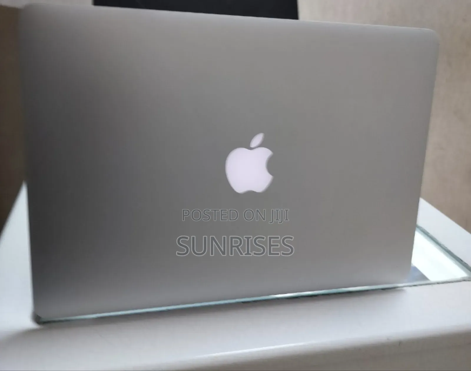 New Laptop Apple MacBook Pro 2015 8GB Intel Core I5 SSD 256GB