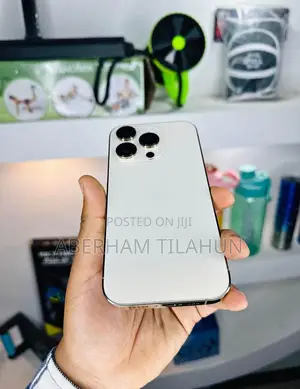 Photo - New Apple iPhone 14 Pro 256 GB Gold