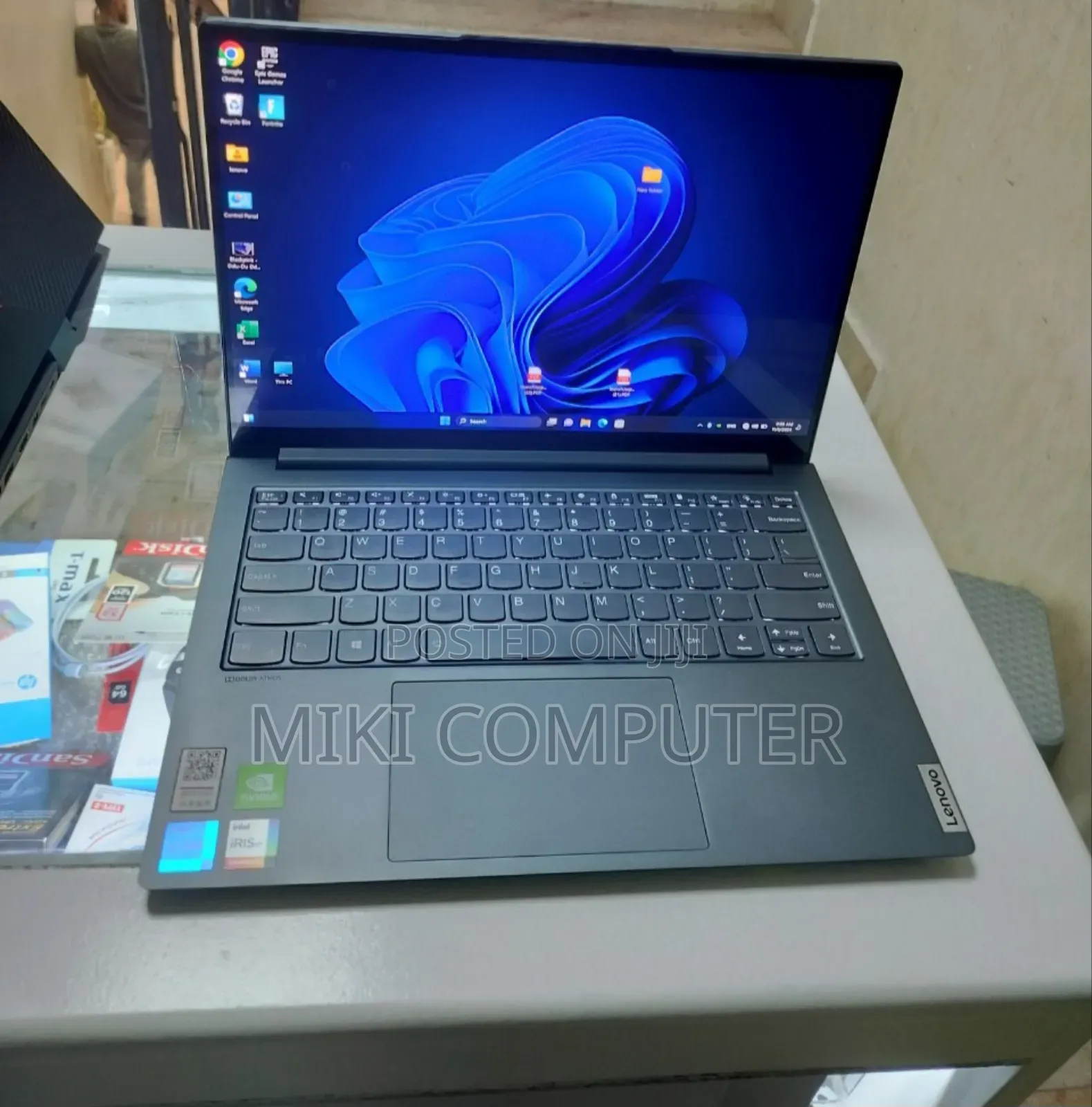 New Laptop Lenovo Yoga 710 16GB Intel Core I7 SSD 512GB
