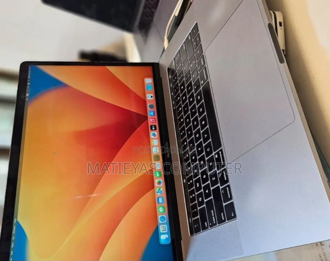 New Laptop Apple MacBook 2018 32GB Intel Core I9 SSD 1T