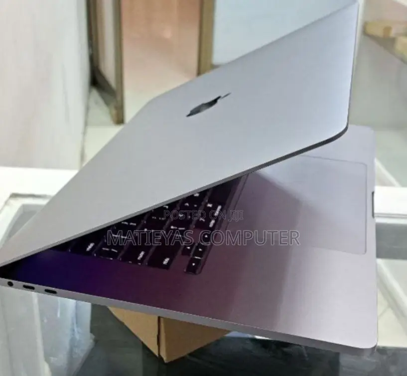 New Laptop Apple MacBook 2018 32GB Intel Core I9 SSD 1T