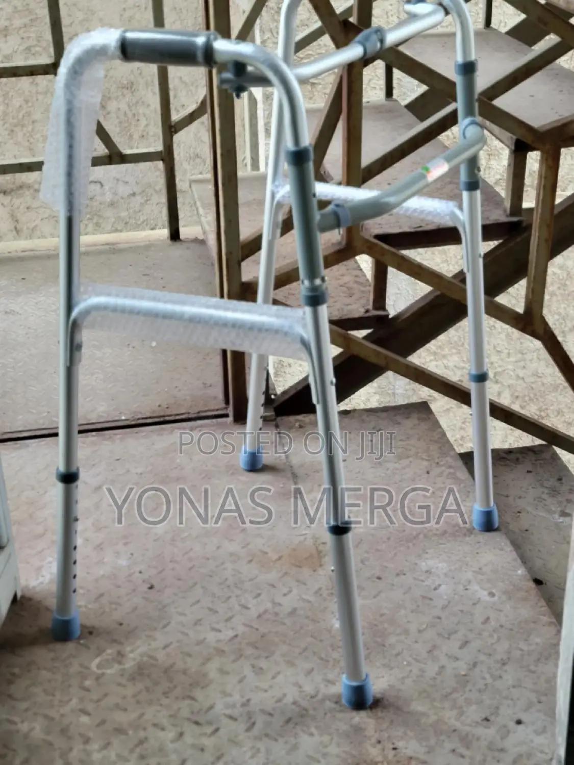 Aluminum Walker፳94legged Walker፺tm Easy to Move in a Space