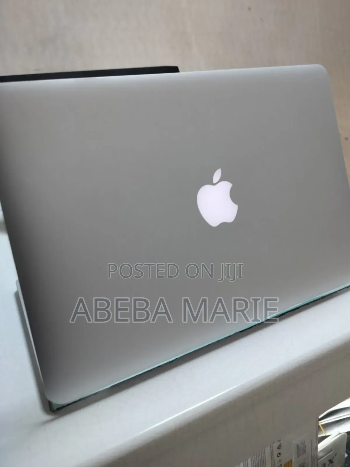 New Laptop Apple MacBook Pro 2015 8GB Intel Core I5 SSD 256GB