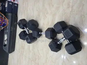 ዘመናዊ Hexagonal Dumbbels