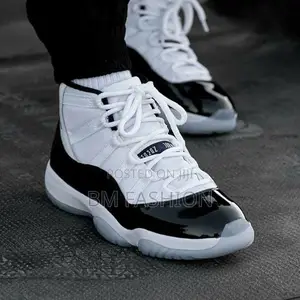 Photo - Jordan 11 Black and White