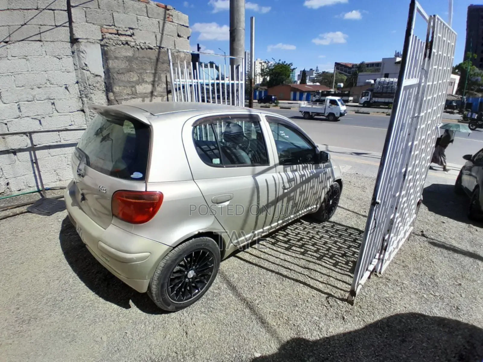 Toyota Vitz 2002 Beige