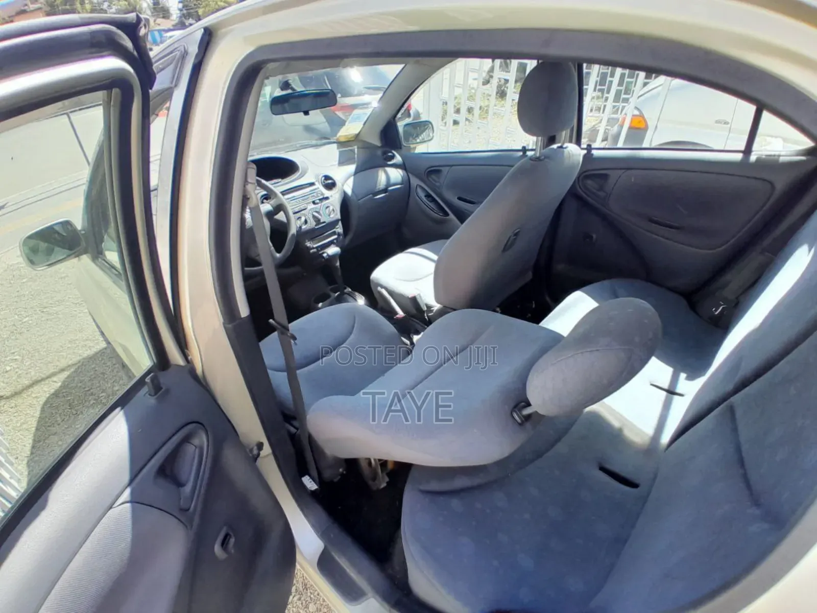 Toyota Vitz 2002 Beige