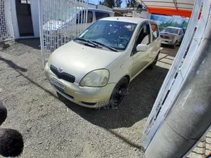 Photo - Toyota Vitz 2002 Beige