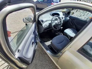 Toyota Vitz 2002 Beige