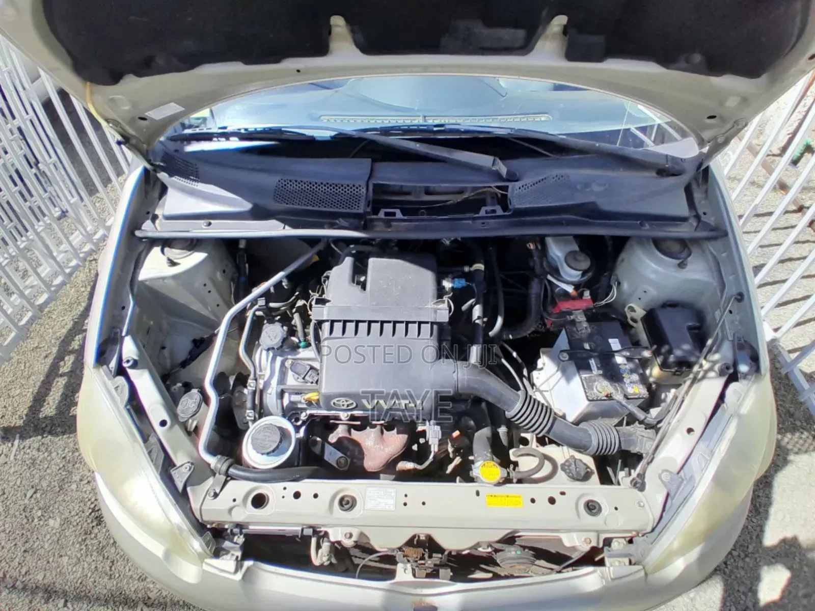 Toyota Vitz 2002 Beige