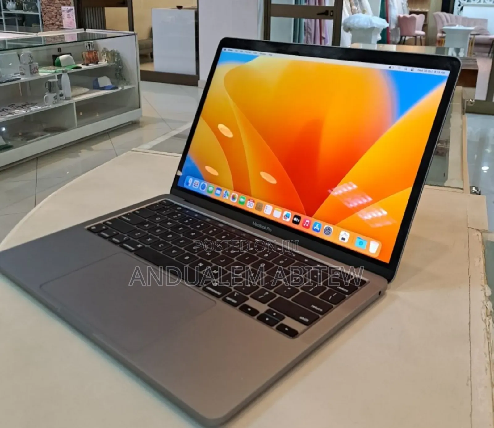 New Laptop Apple MacBook Pro 2020 M1 8GB Apple M1 SSD 256GB
