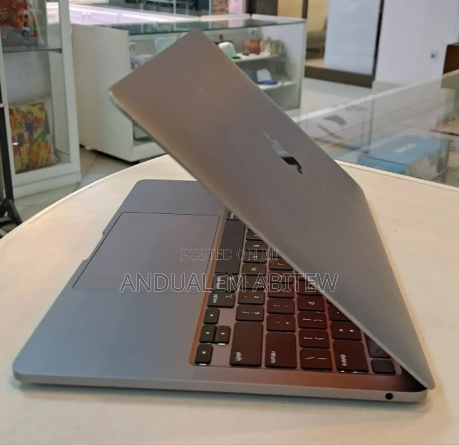 New Laptop Apple MacBook Pro 2020 M1 8GB Apple M1 SSD 256GB