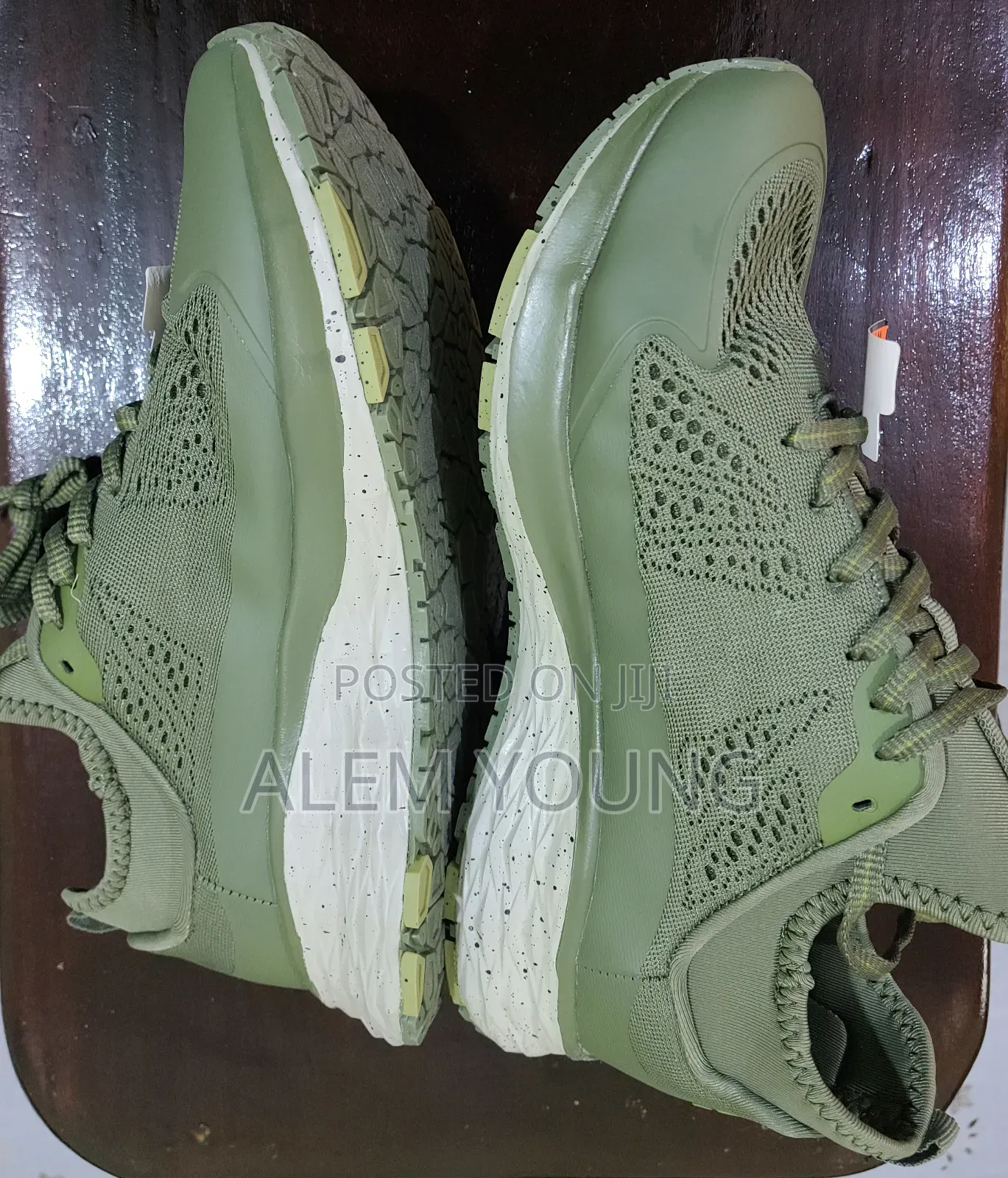 
ለጤና ተስማሚ ክብደት የሌለው ጠንካራ ጫማ