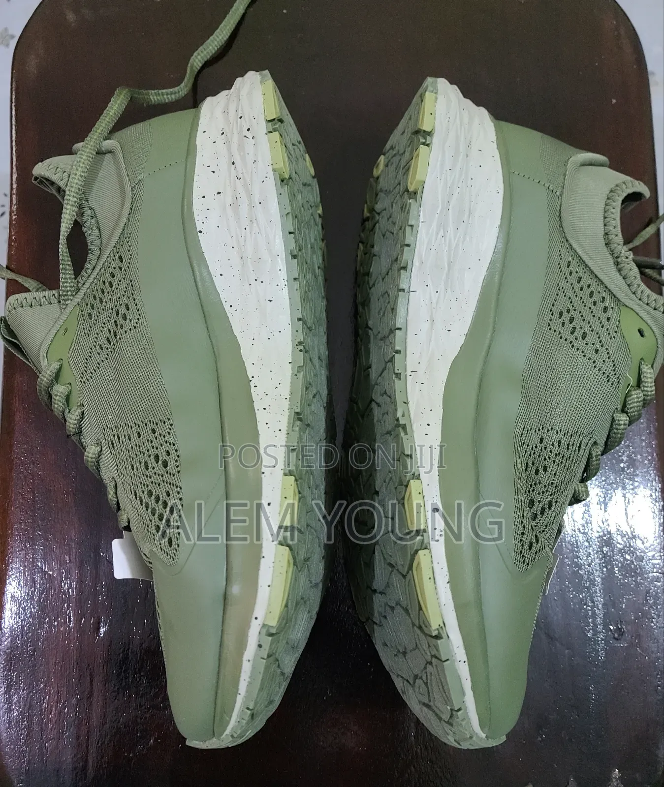 
ለጤና ተስማሚ ክብደት የሌለው ጠንካራ ጫማ