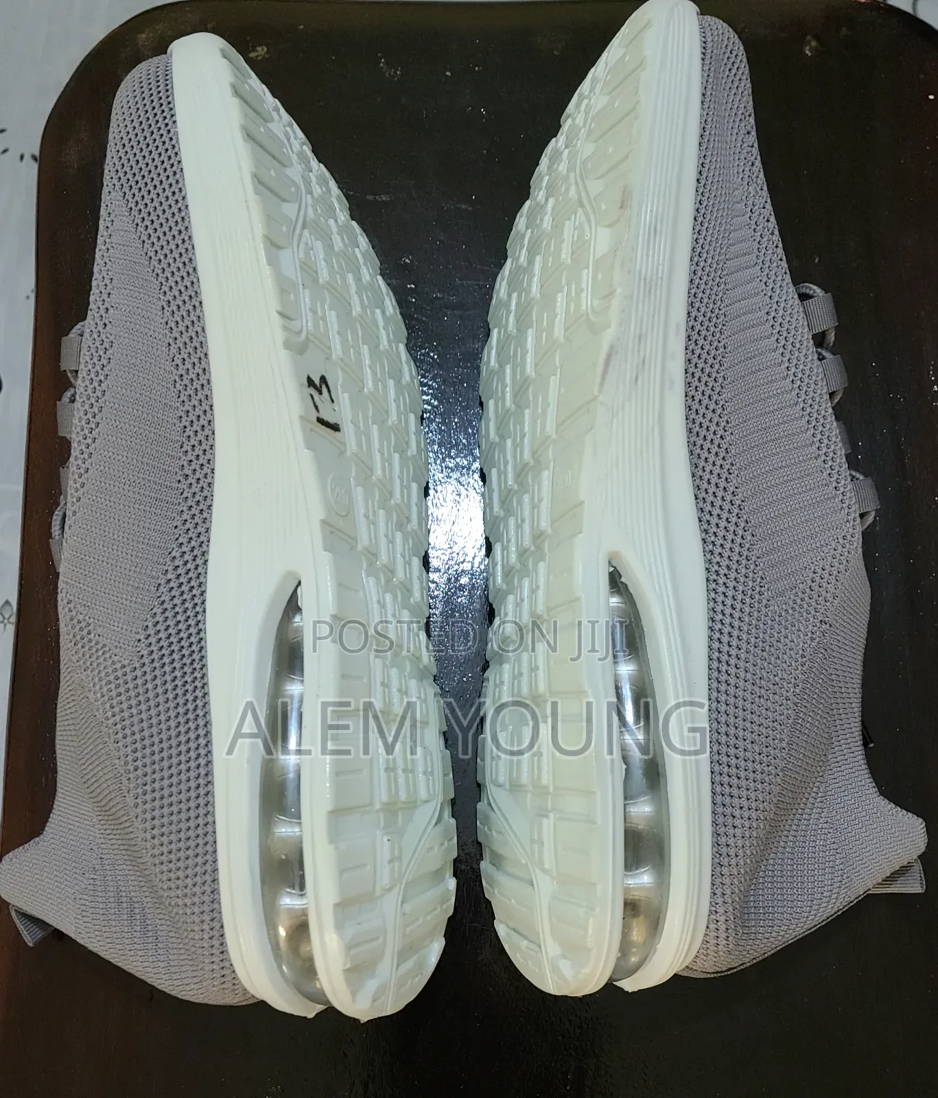 ለጤና ተስማሚ ክብደት የሌለው ጠንካራ ጫማ