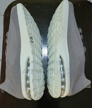 ለጤና ተስማሚ ክብደት የሌለው ጠንካራ ጫማ