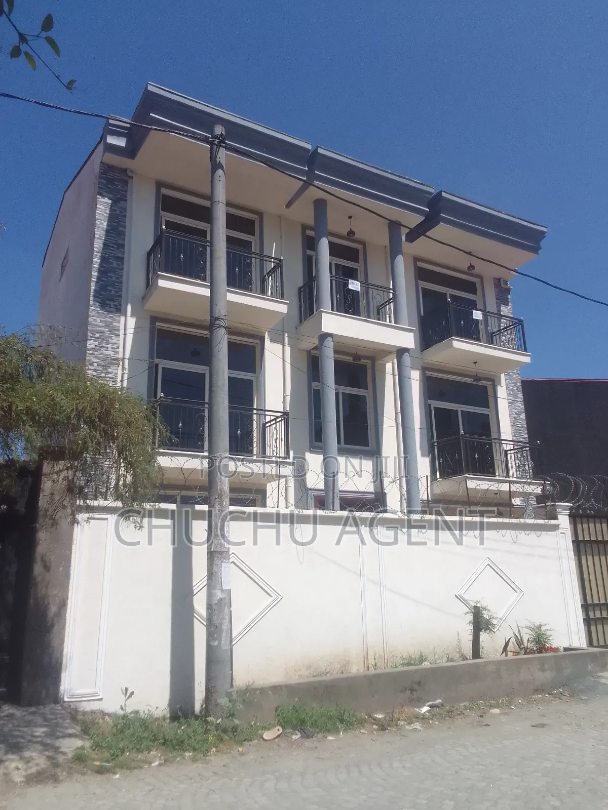 8bdrm House in Bole for rent
