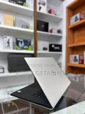 Photo - New Laptop Dell Precision 7680 16GB Intel Core I7 SSD 512GB