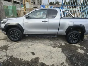 Toyota Hilux 2021 Silver