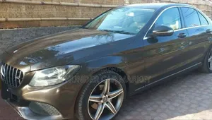 Photo - Mercedes-Benz C180 2014 Burgundy