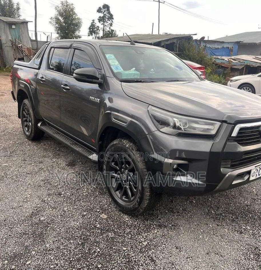 Toyota Hilux 2021 Gray