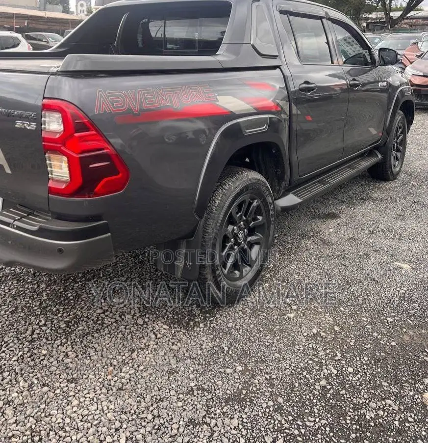 Toyota Hilux 2021 Gray