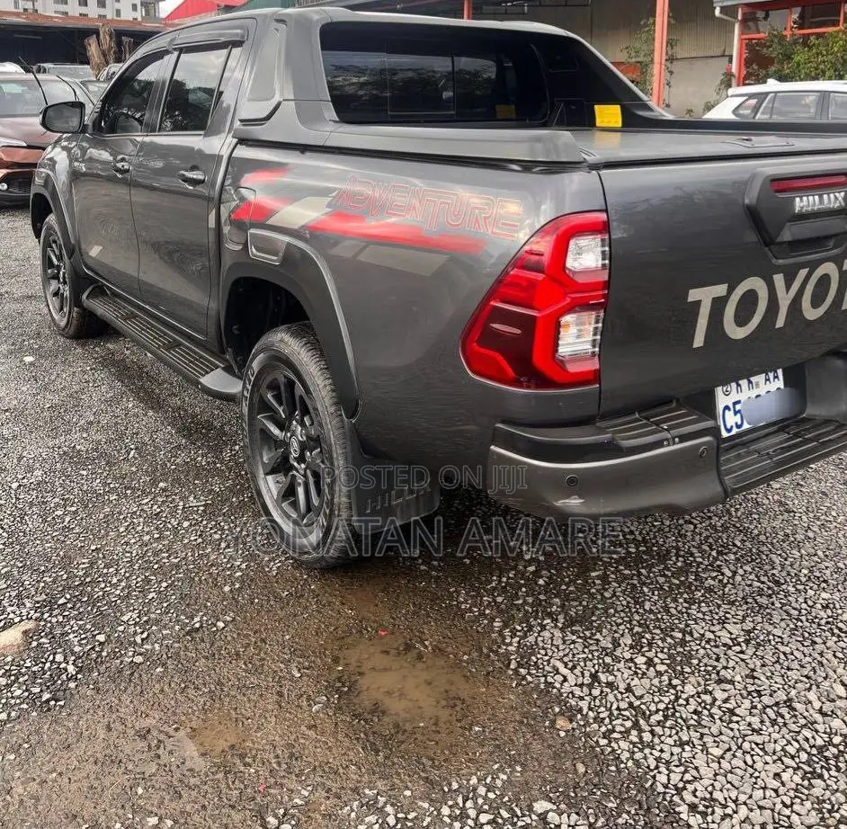 Toyota Hilux 2021 Gray