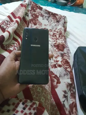 Photo - Samsung Galaxy A20 32 GB Black