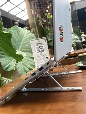 ለኣይኖ የሚመች የኣይን ከፍታ ላይ Pcዎን እንዲያስቀምጡ የሚረዳ Work Smart!