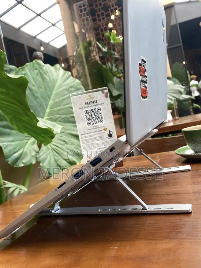 ለኣይኖ የሚመች የኣይን ከፍታ ላይ Pcዎን እንዲያስቀምጡ የሚረዳ Work Smart!