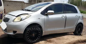 Photo - Toyota Yaris 2006 Silver