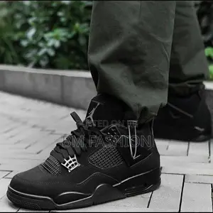 Photo - Air Jordan 4 Black Phantom J4