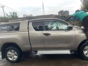 Toyota Hilux 2017 Gray