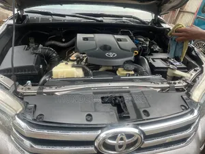 Toyota Hilux 2017 Gray