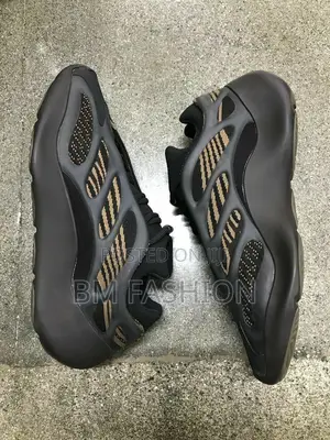 Photo - Yeezy 700 Adidas