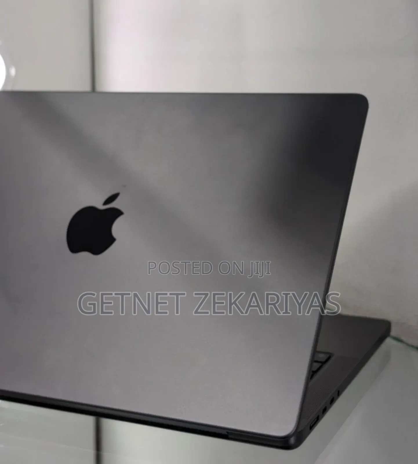 New Apple MacBook Pro 2024 M4 Pro 16-Inch 18GB Apple M3 SSD 512GB